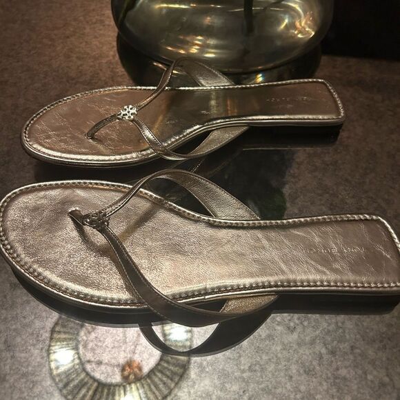 Tory Burch Metallic Leather Thong Sandals - Picture 4 of 5